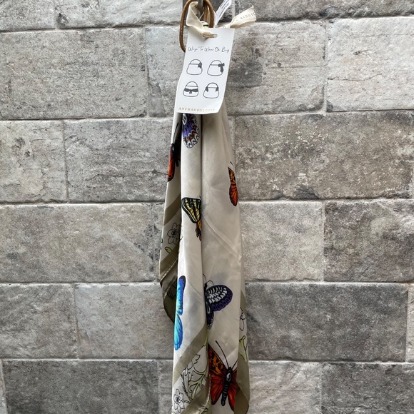 ❤️ ANTHROPOLOGIE BUTTERFLY PRINTED HEAD SCARF PURSE SCARF NEW - Picture 2 of 5
